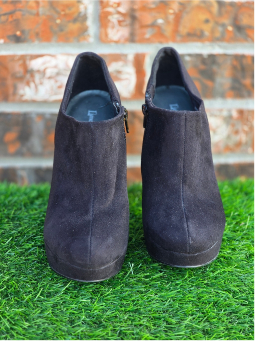 Limelight Cubbie Black Faux Suede Platform Ankle Booties – Women’s Size 10
